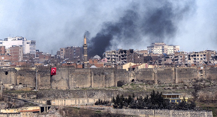 Blast occurs next to Military Convoy in Southeastern Turkey